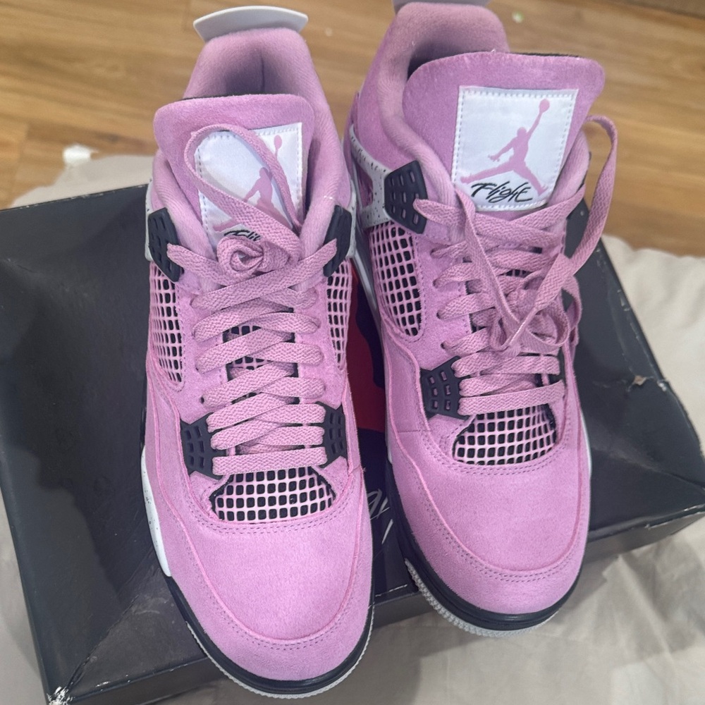 Women’s air Jordan 4 retro - Picture 2 of 8